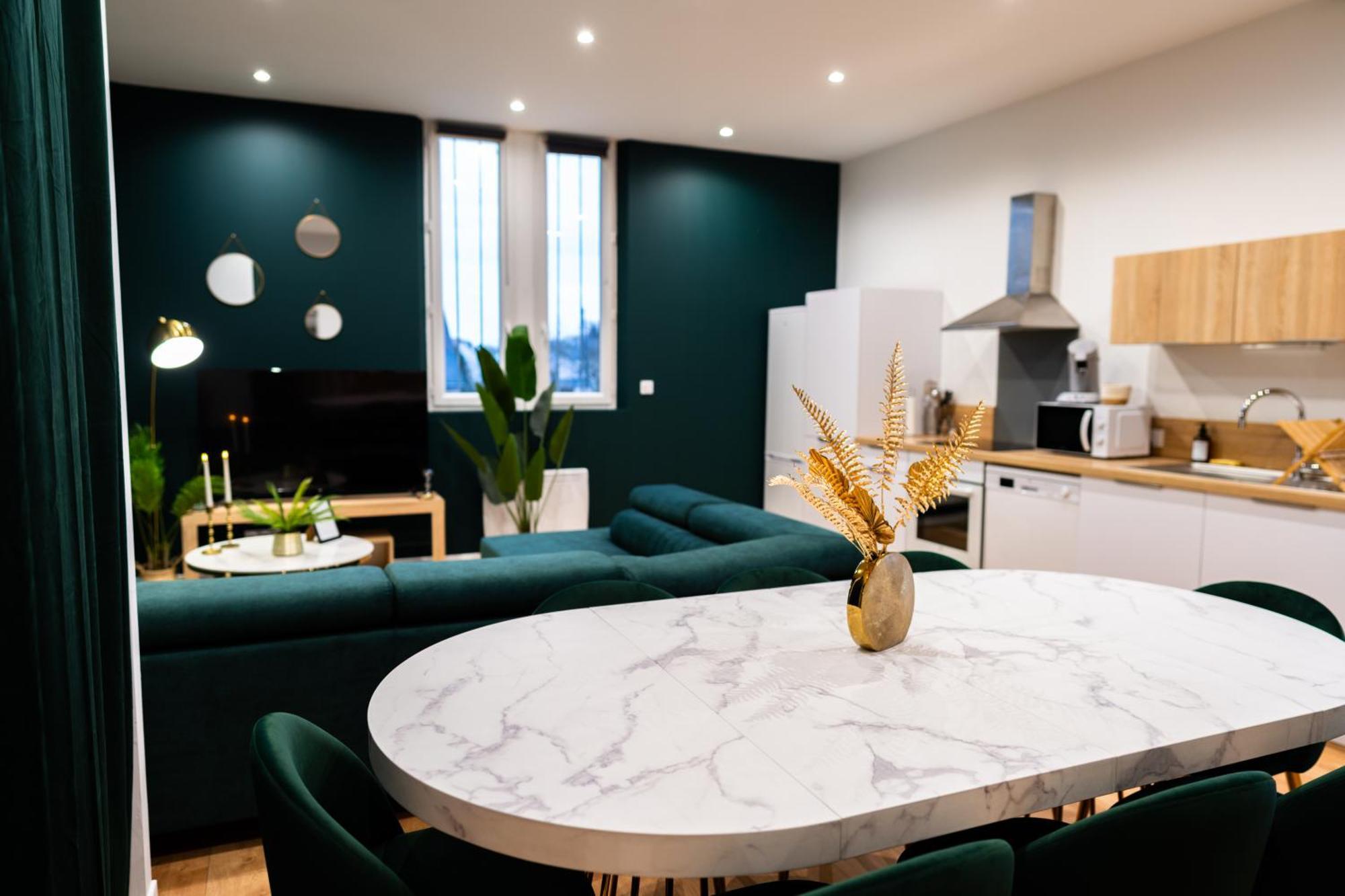 Grand Loft Familial 4 Chambres Avec Parking Prive ソミュール エクステリア 写真